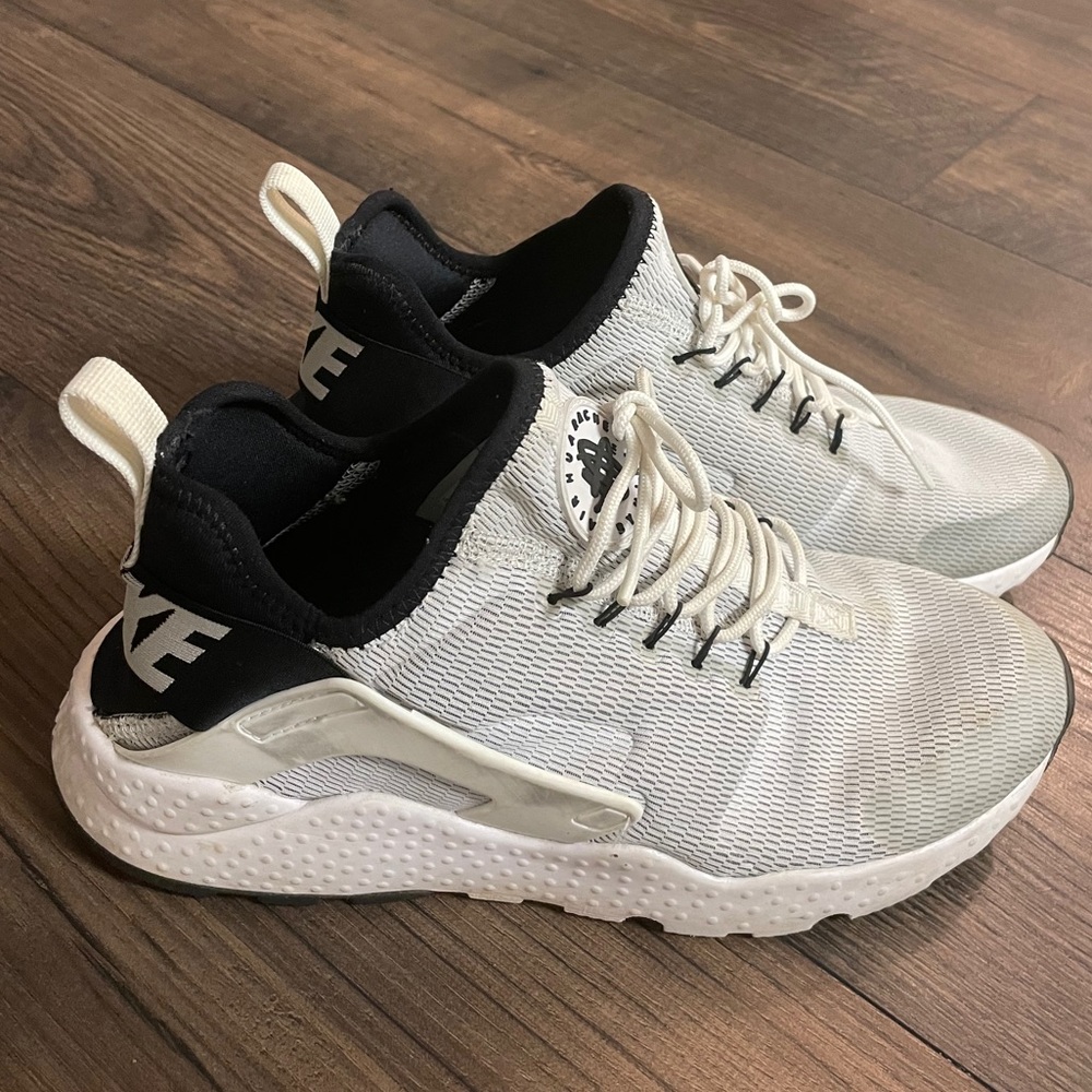 Nike Women’s Huarache Sneakers
